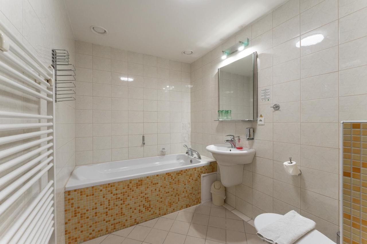 Hotel Amco Zabreh Bagian luar foto