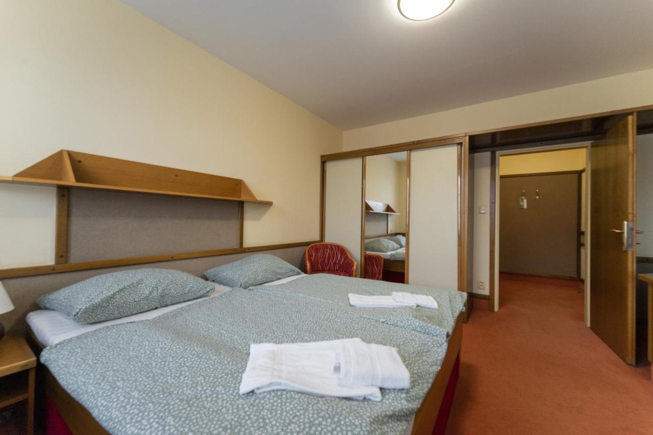Hotel Amco Zabreh Bagian luar foto
