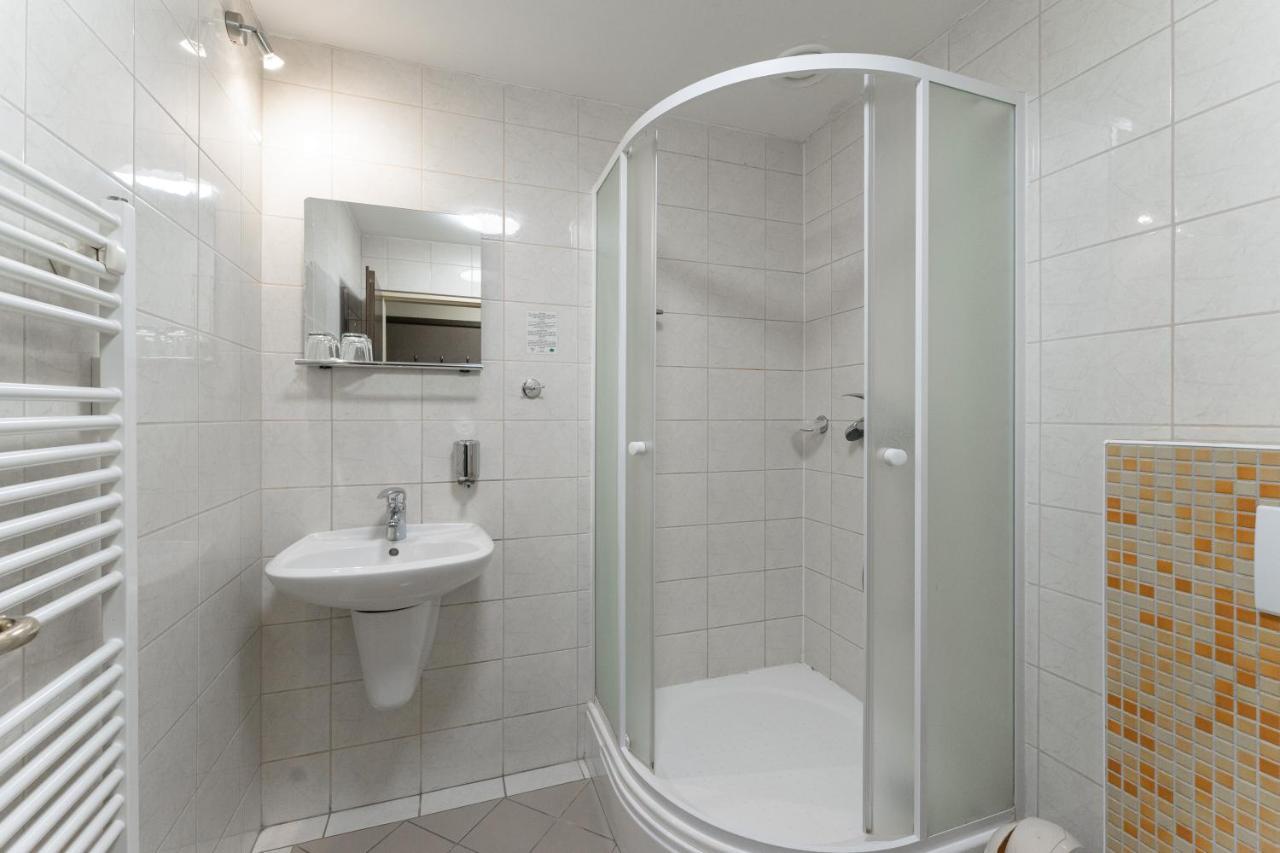 Hotel Amco Zabreh Bagian luar foto