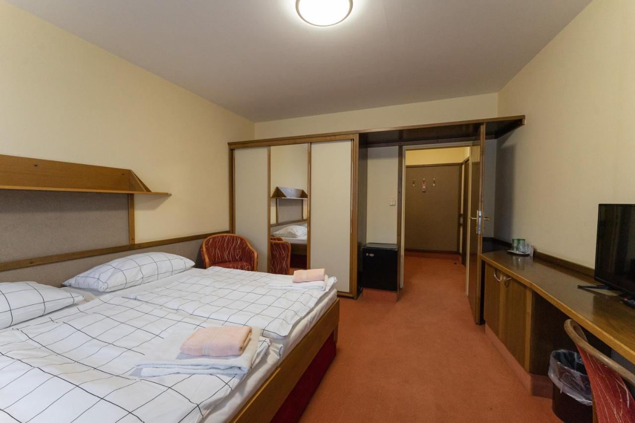 Hotel Amco Zabreh Bagian luar foto