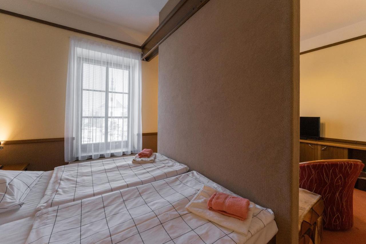 Hotel Amco Zabreh Bagian luar foto