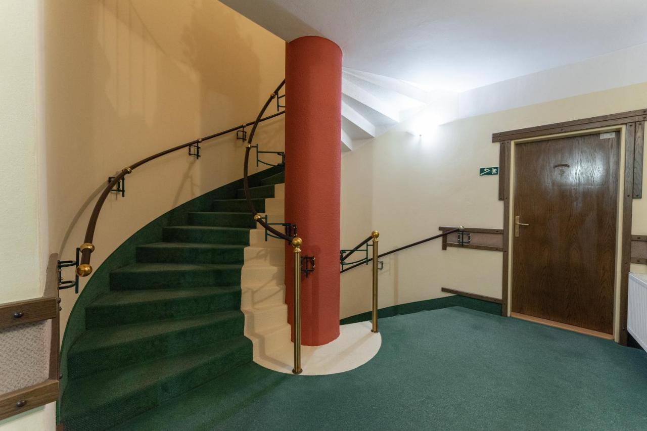 Hotel Amco Zabreh Bagian luar foto