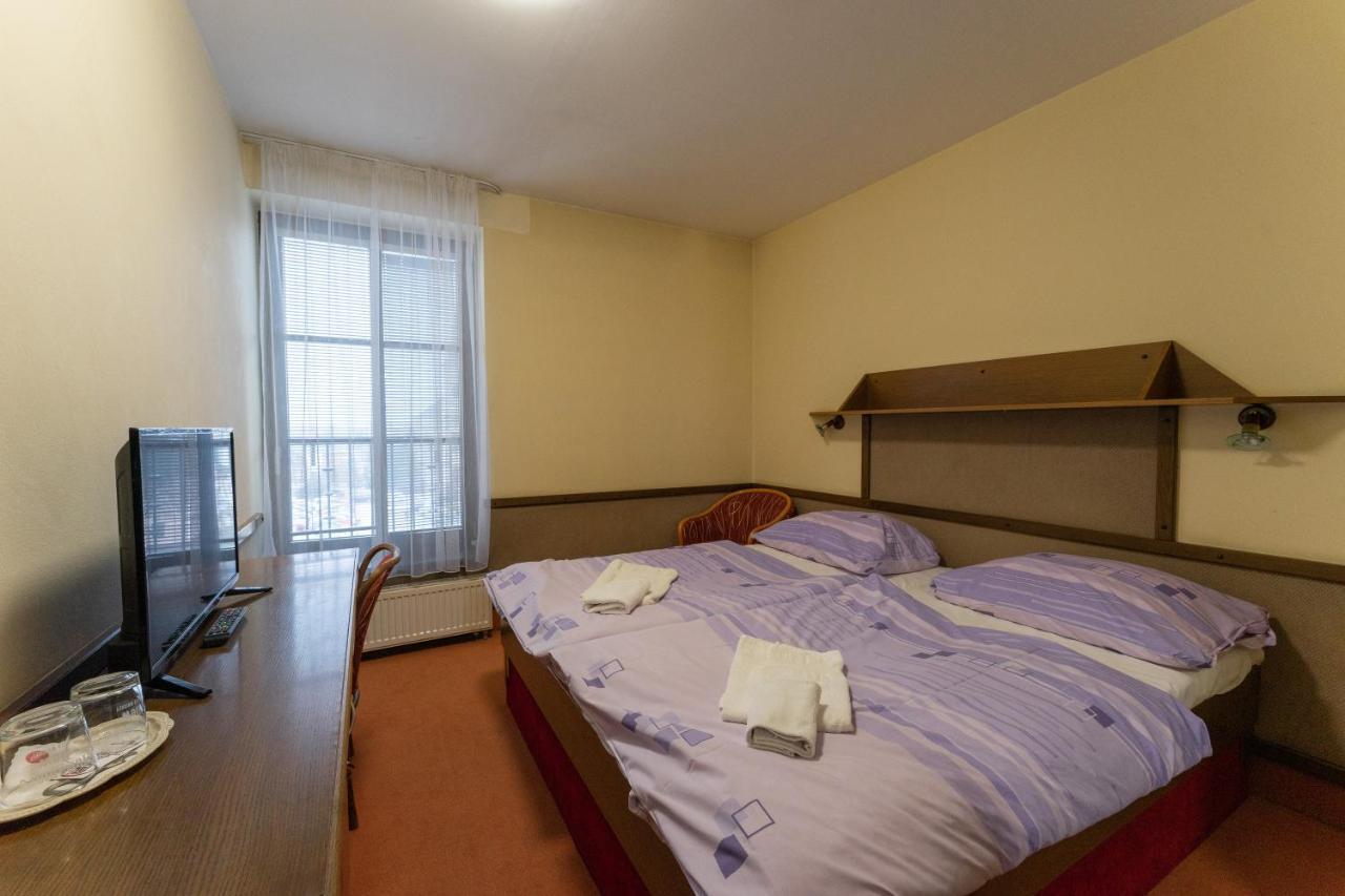 Hotel Amco Zabreh Bagian luar foto